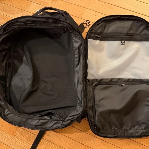 Iron Man Black and Red Men's Backpack - Picture 4 of 5